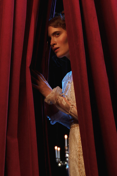 O teatro desempenha um papel transformador no desenvolvimento de habilidades cognitivas e sociais