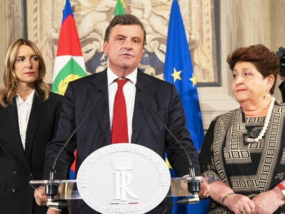 Palazzo del Quirinale, Roma, Italia. L'ex ministra Teresa Bellanova alla sinistra di Carlo Calenda, 2022