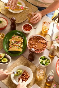 Las celebraciones revelan que nuestra relación con la comida no es solo nutricional, sino cultural, emocional y profundamente ética