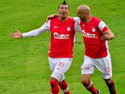 Los jugadores del Independiente Santa Fe celebran un gol