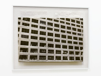 Bas Princen, Enlarged Copy #1 (Manhattan court site, Walker Evans, October 1928, collection CCA, Montreal), 2022, stampa cromogenica incorniciata, 153cmx190 cm, scala 25:1. Courtesy of Teatro dell’architettura Mendrisio