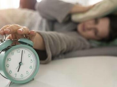 Donna infastidita dal suono della sveglia: "Il mattino è il momento migliore per battere sul tempo i tuoi nemici: procrastinazione, ritardo, pigrizia"