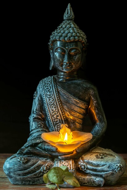 Se aqui no Corpocasa, de dentro ou de fora, tiver alguma coisa fora do lugar ou funcionando com deficiência, já não será possível captar as vibrações dessas correntes mais profundas. Coisas foras do lugar, sistemas fora do ritmo, desviam as vibrações do fluxo equilibrado e saudável. Que desafio para esta humanidade heim dona Alma? O que precisamos realmente aprender é sobre como manter esse conjunto vibratório impecável, onde estou contida e que me contém, sem dissonância para não impedir o fluxo dessas vibrações de ordem e saúde. Como?