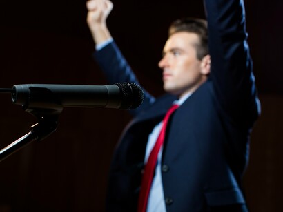 Político em campanha. Segundo as novas classificações económicas mundiais, o PIB Russo, cresceu. Sim, parece que as sanções valorizaram a economia Russa, ao invés