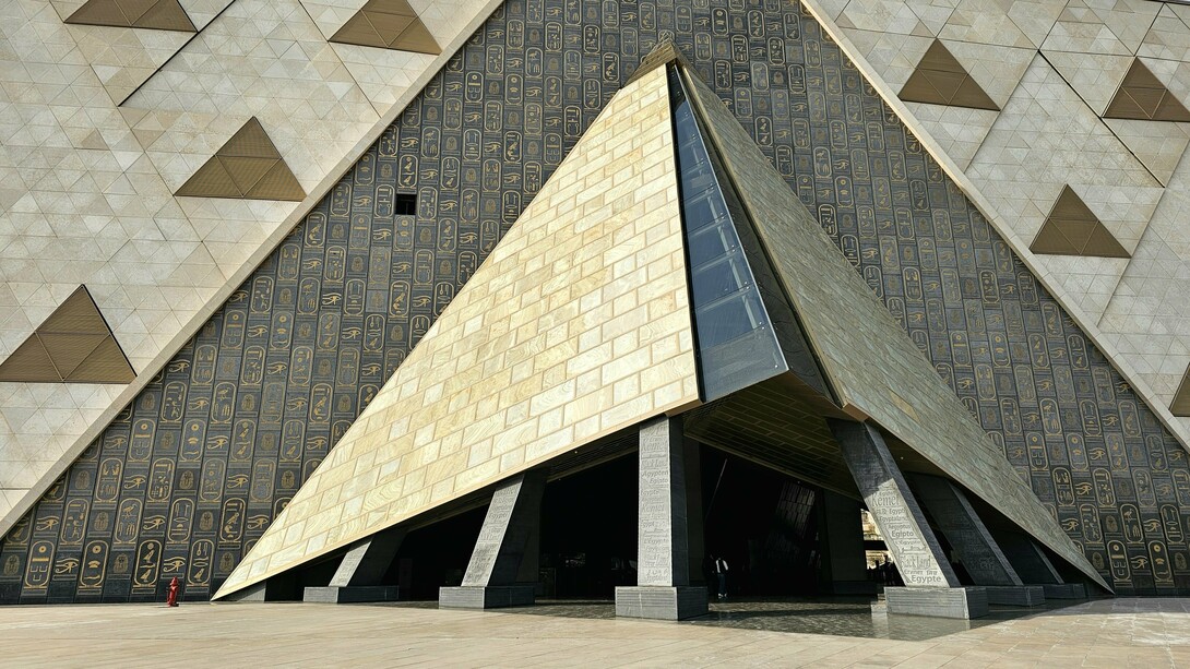 Entrada del Gran Museo Egipcio, Giza, Egipto