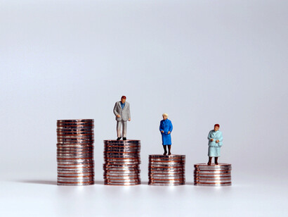 La presencia de una tecno-burocracia que actúa como propietaria de los recursos públicos y los distribuye bajo criterios de selección político-ideológica es una realidad que amerita estudios pormenorizados, y que influye en las dinámicas básicas de la desigualdad