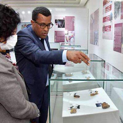 The discovery of a 150,000-year-old jewelry set has opened new horizons for humanity on Earth