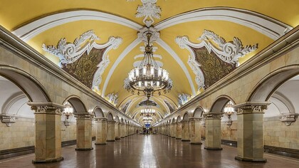 La stazione Komsomolskaya della metropolitana di Mosca, Russia