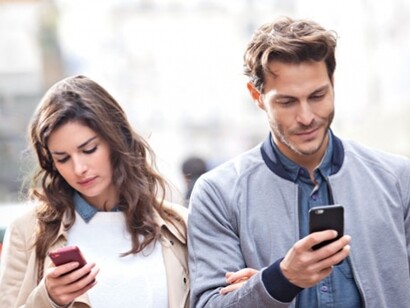 L'uso dei social e delle chat porta a un ambiguo rapporto di comunicazione con l'altro