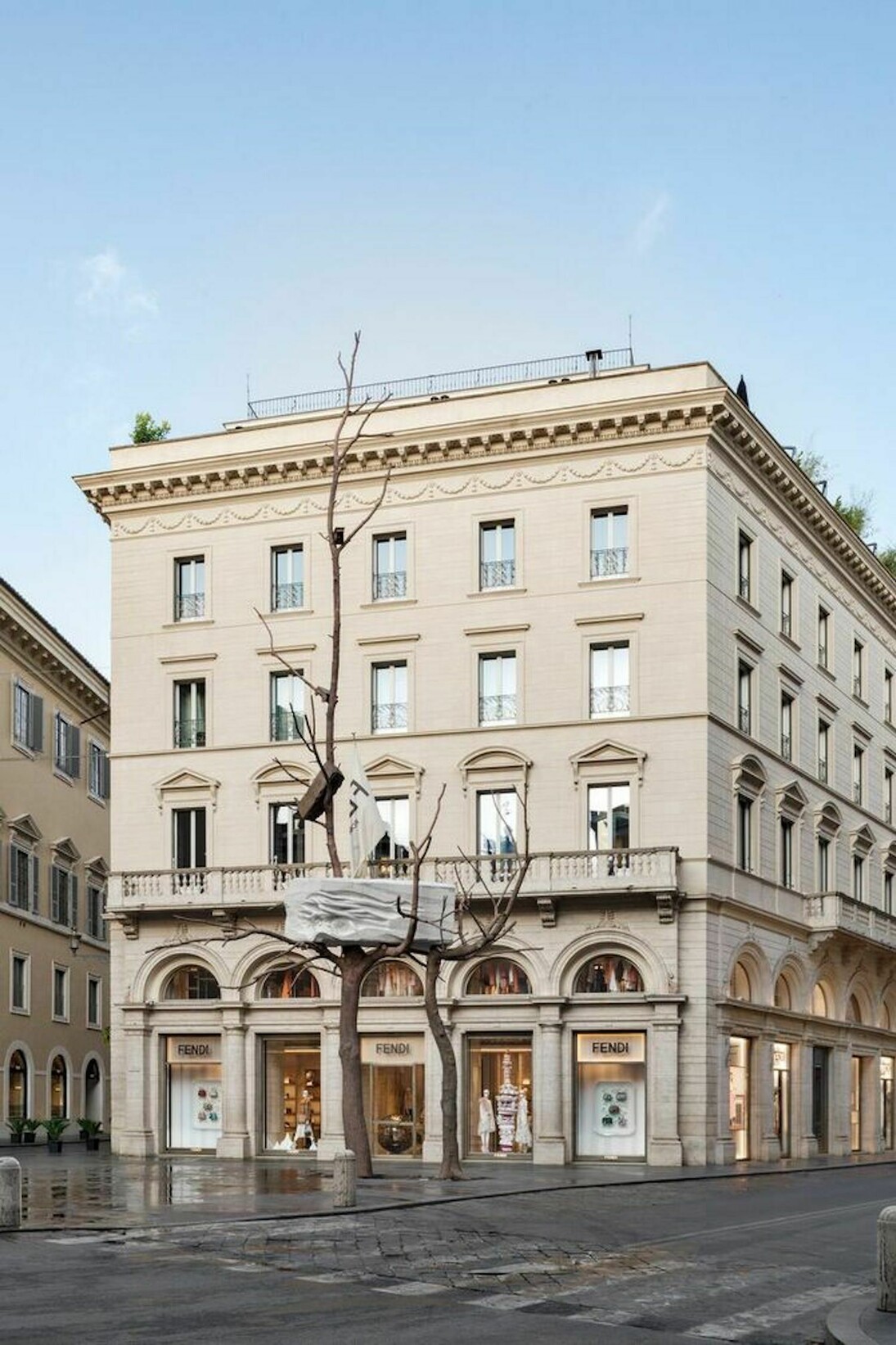 Foglie di pietra. Courtesy of Fendi 