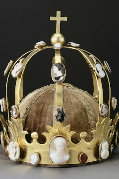 Couronne dite de Charlemagne. Courtesy of Musee du Louvre