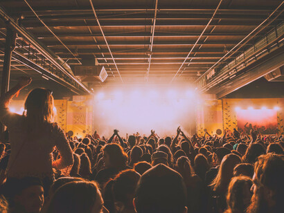 Varosha: público se divierte en un concierto