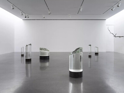 Alicja Kwade, Telos tales, exhibition view. Courtesy of Pace Gallery