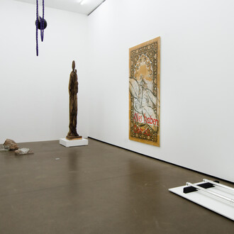 Verschiedene künstler, Showcase, ausstellungsansicht. Mit freundlicher genehmigung der Galerie Eigen + Art