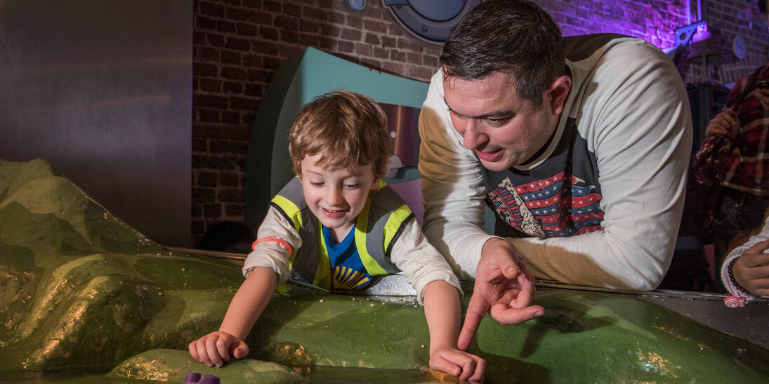 Mudlarks. Courtesy of Museum of London Docklands