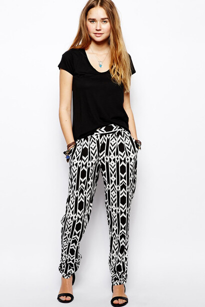 Primavera 2015. Pantalones estampados en blanco y negro