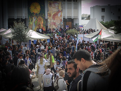 Forum social mondial à Tunis en 2015. Renoncer aux projets de construction d'un autre monde ne devrait jamais être une option © Wikicommons