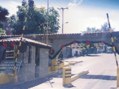 Arco de entrada a Los Castores
