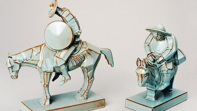 Figurines de Sancho Panza et Don Quichotte en faïence fine de V&B Luxembourg d'après une maquette de Pierre Toulgouat (1901-1992), 1928 (© MNHA, photo T. Lucas).