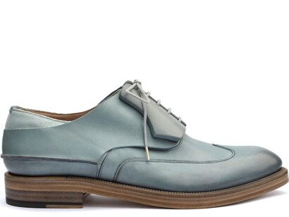 Sapatos desenhados por Diego Vanassibara