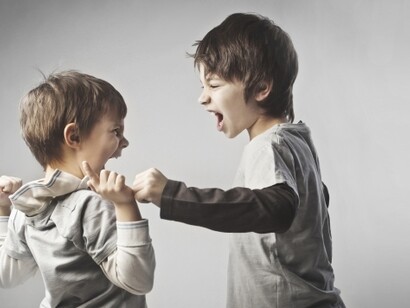 Una dosis diaria de violencia puede ser suficiente para que el menor considere los comportamientos violentos como algo normal