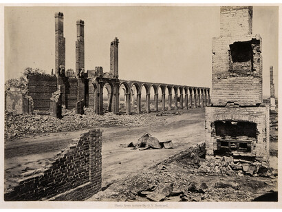 George N. Barnard, Ruins of the R.R. Depot in Charleston, 1865, albumen print from a dry collodion glass negative, Paris, Musée d’Orsay, © RMN-Grand Palais (musée d’Orsay) / Hervé Lewandowski
