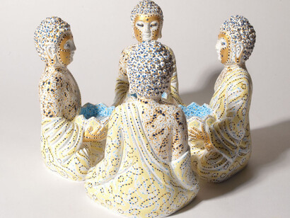 Meditate azioni sull'acqua. Tempera acrilica su pietra, 	n.4 statuette 19  x 11 x 14 cm cad., totale 29 x 29 x 19 cm, 2015
