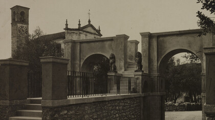 Gardone Riviera (Brescia). L’ingresso del Vittoriale dal lato interno nel 1928