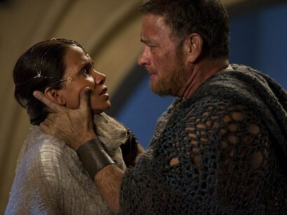 Tom Hanks y Halle Berry en "El atlas de las nubes"