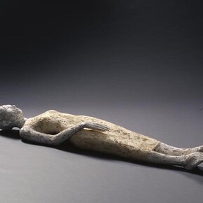 Walter Moroder, "Peteda ju", legno di cirmolo, colori acrilici, argilla, calce, colla, segatura, 2013, Collezione privata