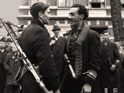 Las fuerzas de la Resistencia estaban formadas por voluntarios llamados franceses libres , provenientes de todos los ámbitos de la vida que rechazaban el armisticio firmado por el gobierno de Vichy