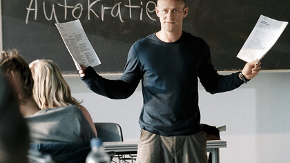 La ola. Dirigir el aula como ejemplo de guiar a todo un país