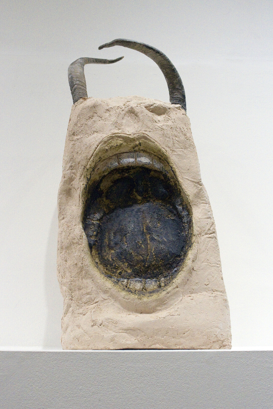 Jane McAdam Freud, Middle Eastern Scream, 2011, Fired clay, paint, Ibex horns © Jane McAdam Freud