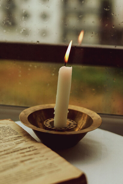 Crear es fundar un mundo: no repetir lo dado, sino invocar lo posible mediante el lenguaje como conjuro