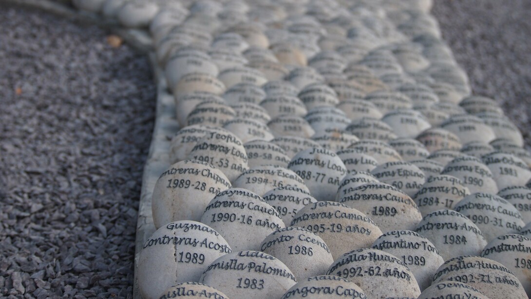 "El ojo que llora", realizado por la artista finlandesa Lika Mutal en memoria de las víctimas del terrorismo en Perú