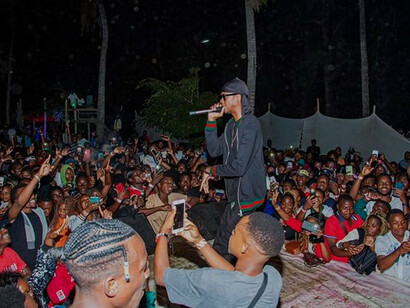 Rapper Sleam Nigger em show ao vivo