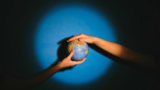 Para sostener la vida, los planetas necesitan un núcleo rocoso, una gran Luna y el mismo escudo magnético que protege a nuestro planeta