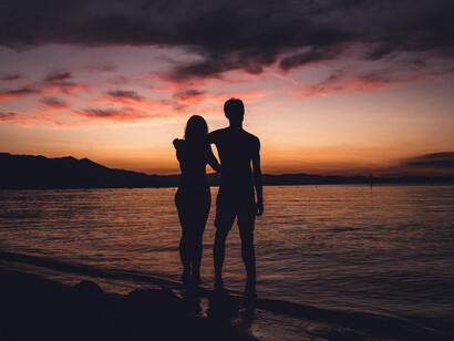 Liebe ist nicht nur ein Gefühl unter vielen anderen. Sie ist eine Erfahrung, in der sich unsere Beziehungen zur Welt und zu anderen Menschen verdichten