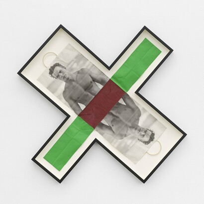 Gray Wielebinski, Love and Theft, 2023, Milk paint, chroma key paint on paper bag in artist frame, 45 x 45 inches, 114 x 114 cm.
Courtesy of the artist and The Hole