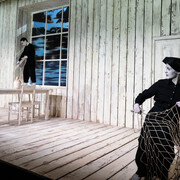 Die gewehre der frau Carrar. Würgendes blei. Mit freundlicher genehmigung des Residenztheater