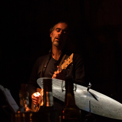 La musica di Fabrizio Savino raccolta in questo disco è stata composta partendo da un’analisi interiore