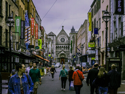 Dublin, Irlanda. Esa fealdad moral que todo lo pudre, esa ausencia de tono, de forma, de modo, esa carencia de integridad porque es la máxima expresión de nihilismo, porque no puede tener integridad lo que no es