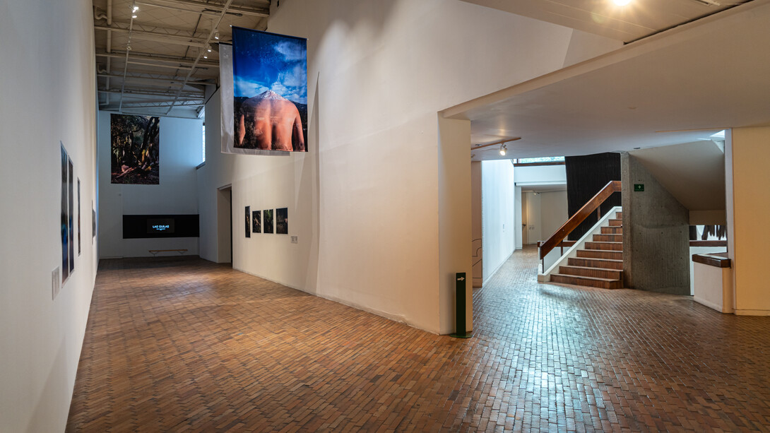 Seba Calfuqueo, Antü ñi kuram [Huevo del sol], vista de exhibición. Cortesía de MAMBO