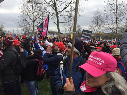 Manifestantes reunidos el 6 de enero de 2021 para el mitin Save America a las afueras del Capitolio de los Estados Unidos