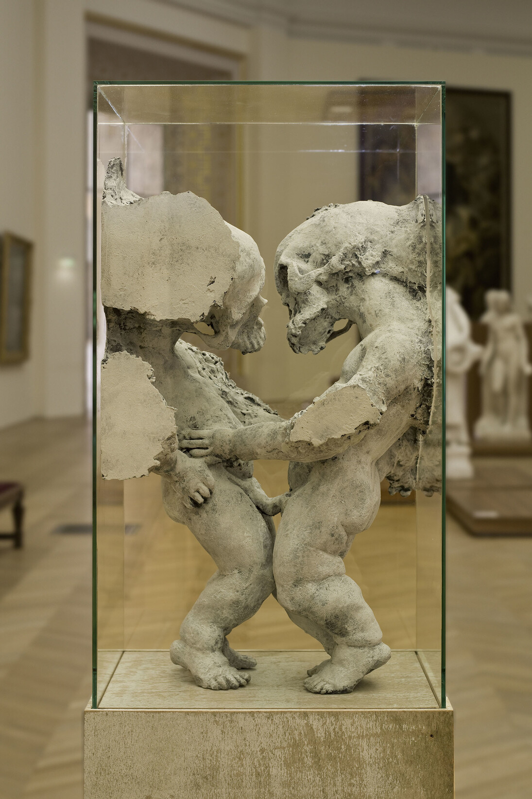 Thomas Lerooy, The kiss, 2009, Bronze, patine et verre, 85 x 46 x 36 cm © Bertrand Huet - Tutti Images, Courtesy Galerie Nathalie Obadia, Paris/Bruxelles
