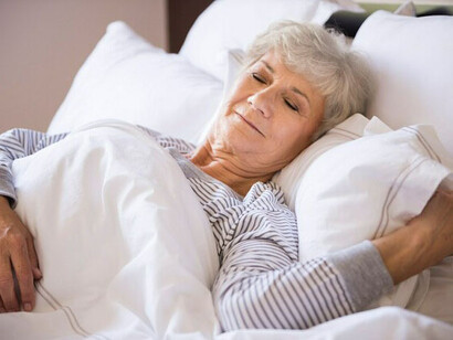 las personas mayores tienden a despertarse más veces por la noche
 