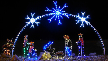 «Natividad»o «nacimiento» compuesto de luces