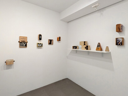 Wallace Bowling, Ensemble, exhibition view. Courtesy of Bert Green Fine Art