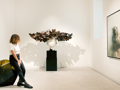Various artists, Crowds, exhibition view. Courtesy of Opera Gallery 