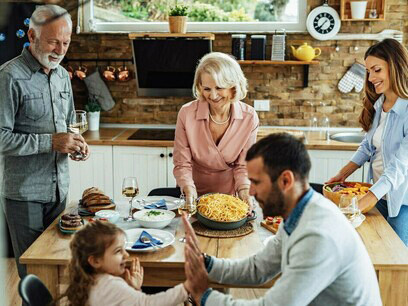 Últimamente he decidido sacar fotos de la cocina en distintos momentos, quiero que esa luz no solo se quede en mi retina, en mi recuerdo, quiero levantar a lo más alto el lugar de la cocina por encima de todos los demás lugares de la casa
